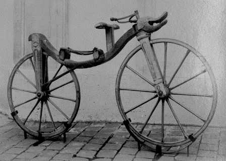 L’ancêtre de la bicyclette L’ancêtre de la bicyclette